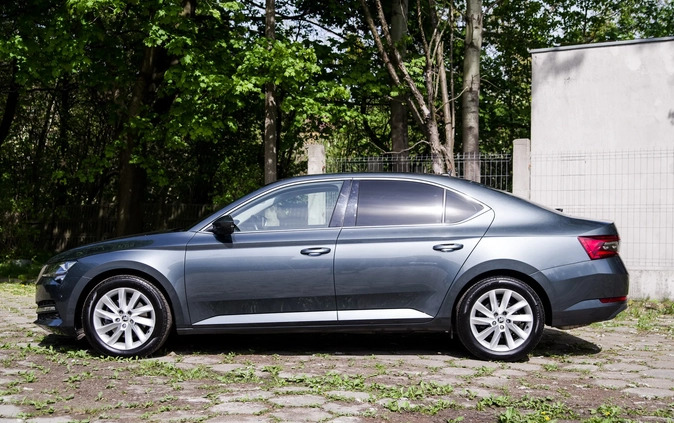 Skoda Superb cena 106899 przebieg: 59000, rok produkcji 2019 z Gozdnica małe 172